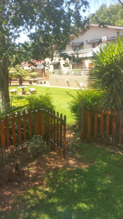 125 On Van Buuren Road Guest House Johannesburg Bagian luar foto
